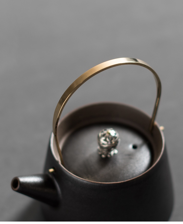 Metal Handle Ceramic Teapot6
